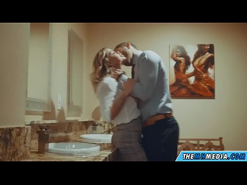 ❤️ Döşlü sarışın sizi ictimai tualetdə aldatdıqda Anal porno pornoda az.pornobot.ru ❌